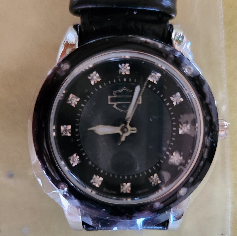 Ladies harley davidson watch - Picture 2 of 5